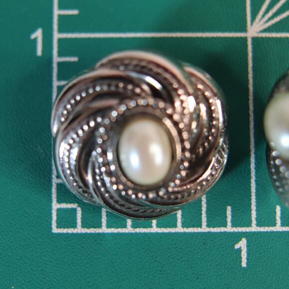 Unsigned Loree Earrings By 1928 Pearly Bead Silver Tone Swirl Clip Ons - Picture 3 of 8